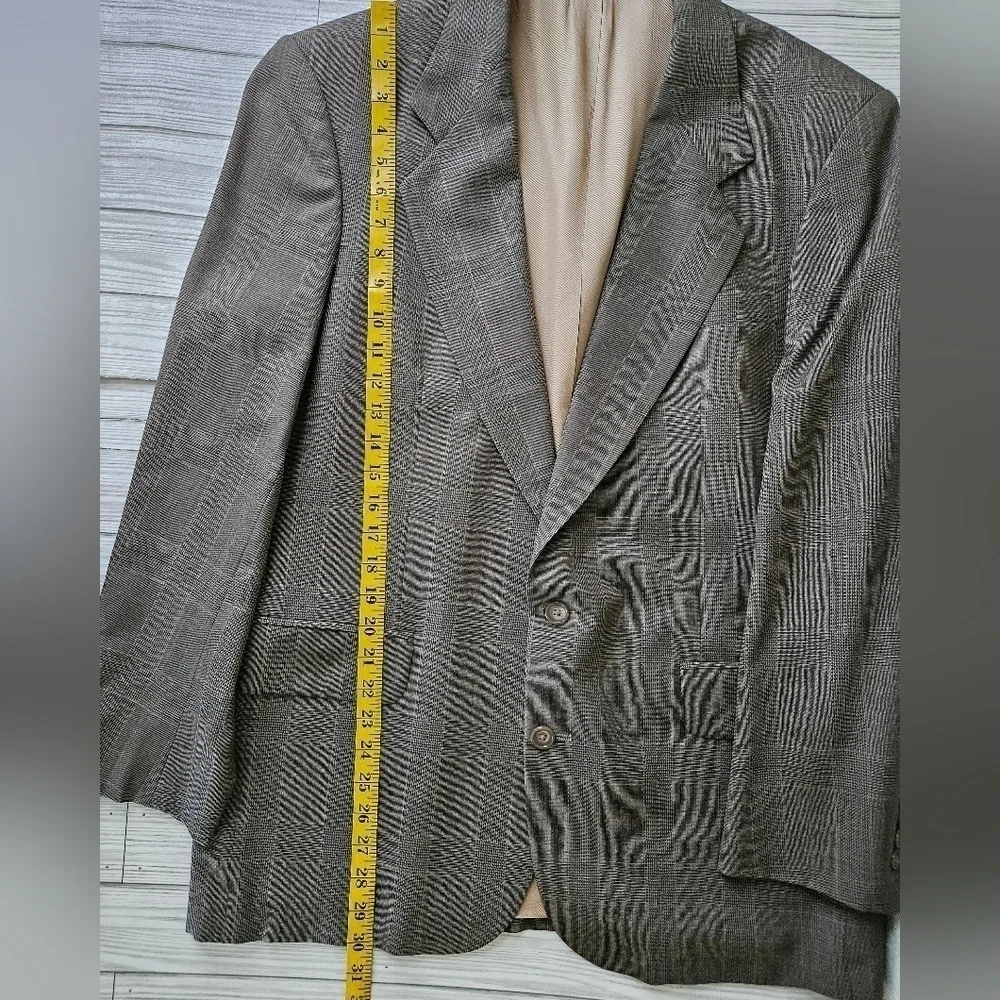 Oscar de la Renta Vintage Tailored Plaid Blazer in Grey and Camel Size 41R